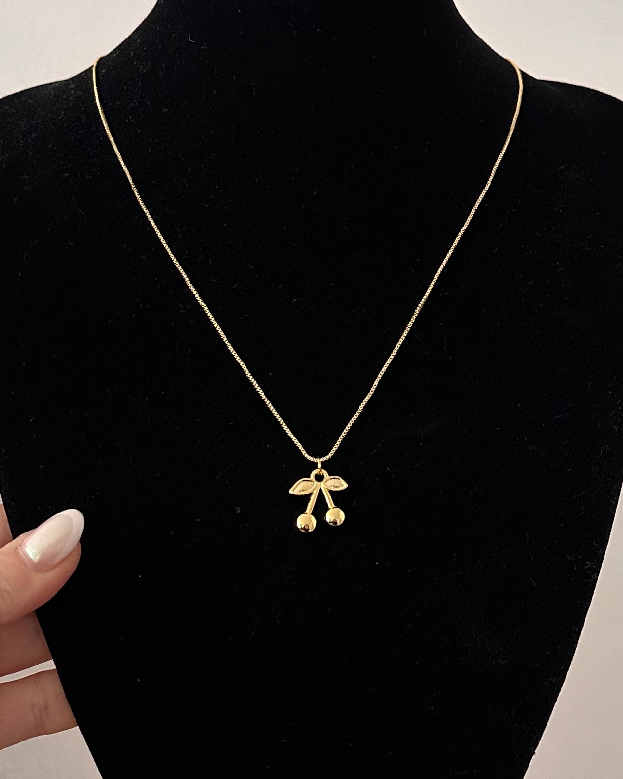 Collar guinda oro