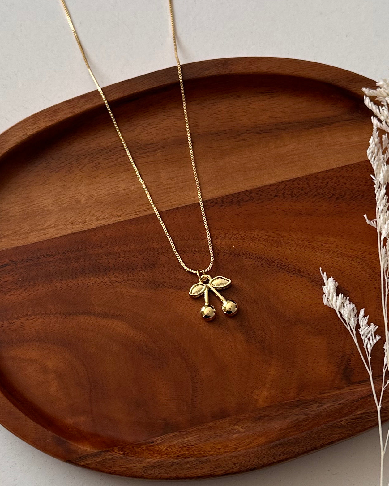 Collar guinda oro