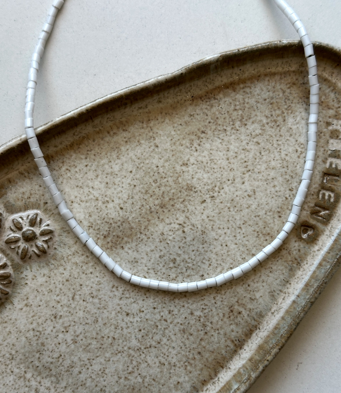 Collar Prada blanco