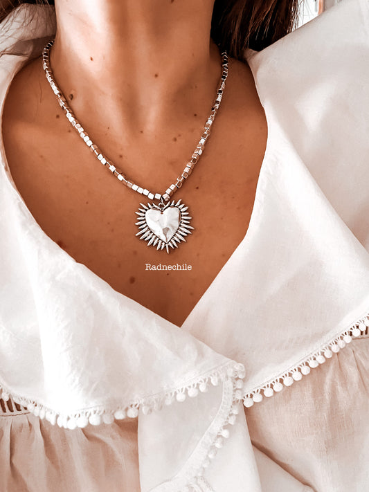 Collar Belu